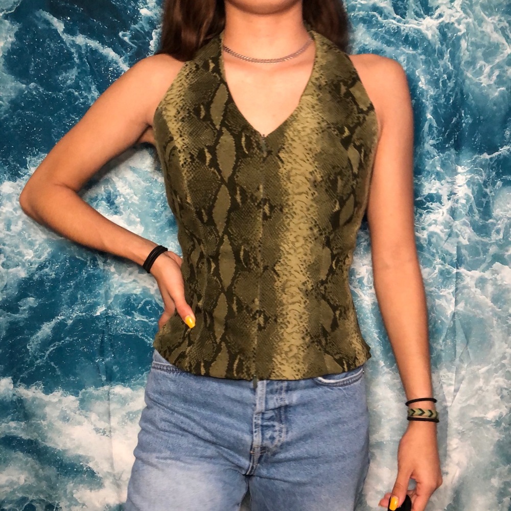 •Green Snake Halter Top⁣⁣ 💧